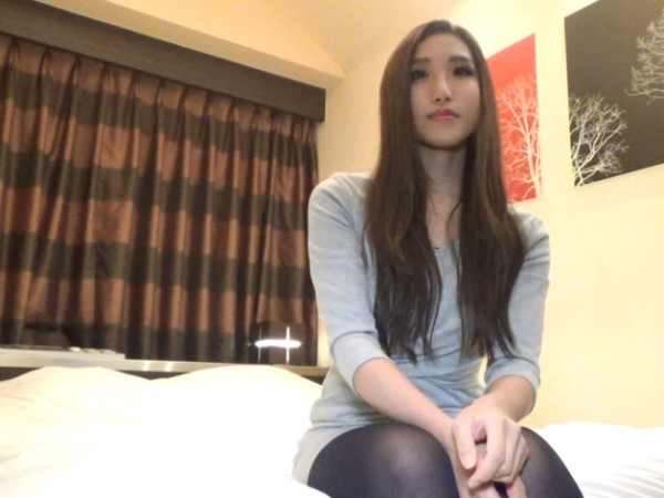 【エステ盗撮】『ダメ…声出ちゃう…』色っぽいエステティシャンが客の前で我慢できず潮吹きアクメ！連続絶頂のハメ撮り映像がヤバすぎる！