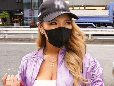 【ギャルJDの過激な体験】『やだ…大きすぎるよ…』デカチンに翻弄される女子大生ギャル！手マンでビショ濡れ潮吹き、マングリセックスで激イキ痙攣！♡ ヤバすぎる快感にギャルもメロメロ！