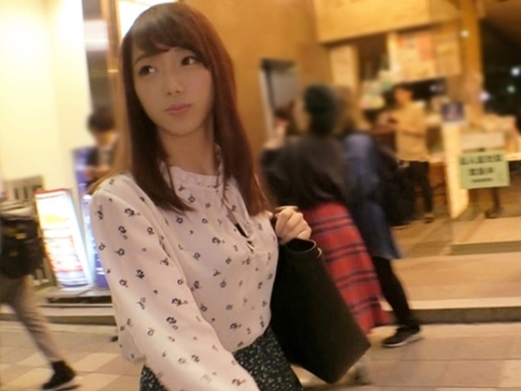 【ナンパされた美脚美女】 スレンダーなカラダをバックで激ピストン！ 敏感な反応がエロすぎて…♡