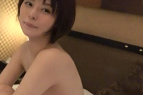 【微乳お姉さんの官能】 控えめおっぱいが逆にエロい！ 密着ハメ撮りで濃厚セックスに溺れる♡