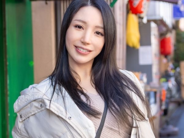 【美熟女社長夫人の危険な火遊び】『旦那じゃ物足りないの…』40代とは思えない美巨乳ボディの奥様が、他人チンポに溺れる！欲求不満な人妻が禁断の不倫性交をハメ撮りで激白！熟れたカラダを激しく揺らして感じまくる！♡