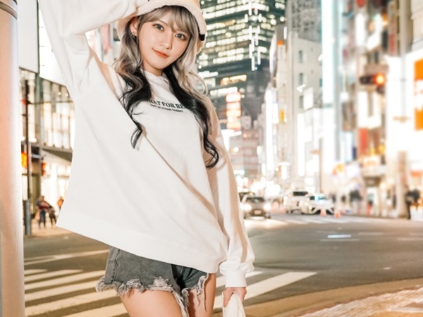 【ギャル神降臨】クビになったおっさんを激カワギャルが救済！朝までハメ倒す濃厚セックスでストレス発散♡一肌どころか全裸で癒し提供中！！