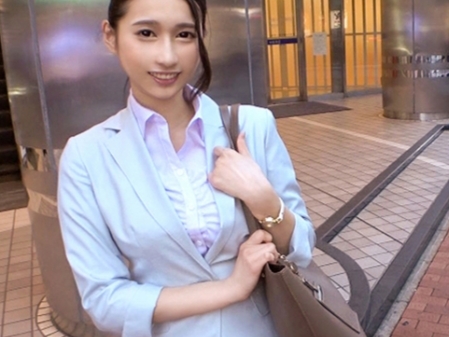 【美脚OLナンパ】『仕事中なのに…』街中で声をかけた美ボディお姉さんと即エッチ！スラッと伸びた美脚と完璧なボディにチンポはギンギン！仕事を忘れておマンコを激しく突きまくり、オフィスで乱れる姿がエロすぎる！！