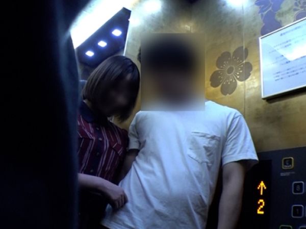 【JDカップル盗撮】現役JDの美女モデルカップルをホテルまで追跡！ちっぱい美乳とマンコをバッチリ撮影♡彼氏とのラブラブセックスをこっそり覗き見！