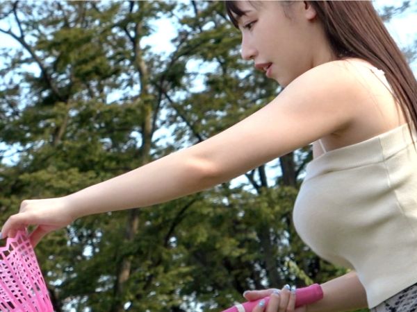 【爆乳美女の激イキ】『すごい…気持ち良すぎる…』Jカップのド迫力おっぱいを揺らしながらバック・立ちバック・騎乗位で激しく乱れる！デカ乳を揺らしながらイキまくり、フェラでは甘々なご奉仕でチ●ポをトロトロに♡