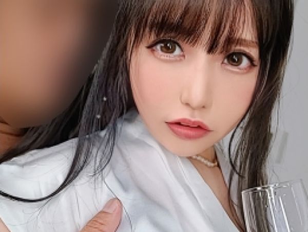 【小悪魔人妻の危険な浮気】資産家老人の依頼で若奥様を調査！久々の若いチ○ポにメロメロ♡小悪魔的な笑顔で中出しを許しちゃう人妻の淫らな本性！年の差夫婦の隙間を埋める、若者の熱い突撃セックス！