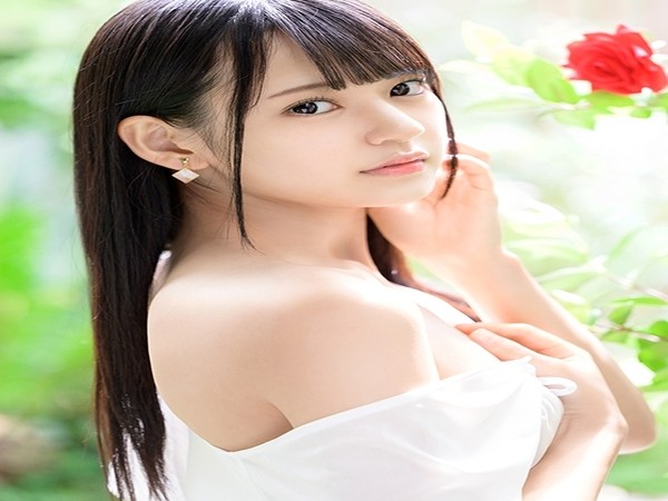 【八掛うみ】パイパン美脚の極上細身スタイル！純真無垢な美少女の顔を汚したい・・・ザーメンで顔が白く染まる連続濃厚顔射！