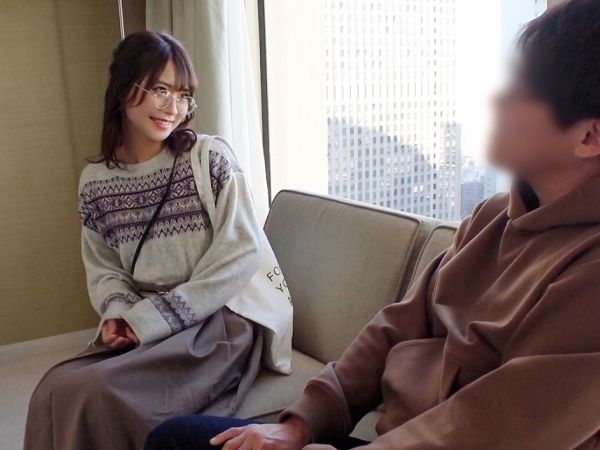 【メガネ受付嬢の裏の顔】『誰にも言わないで…』清楚系メガネ女子がナンパ師に誘われ、細い腰を掴まれバックで激ピストン！寂しさを埋めるためのエロ過ぎる裏バイト！♡