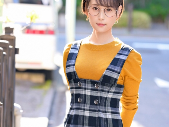 【メガネ美少女の訪問サービス】スレンダーな眼鏡っ娘が素人男性宅でねっとり濃厚セックス♥愛おしそうにチ〇ポをしゃぶる姿がエロかわいい！！