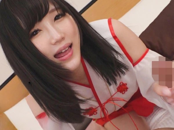 【淫乱巫女のコスプレ誘惑】『これ美味しい…♡』エロ巫女がカウパー液をペロリ！涎垂らしながらチ〇ポをしゃぶり、挿入で乱れまくる！手コキ＆フェラだけじゃ満足できない淫らな巫女少女！