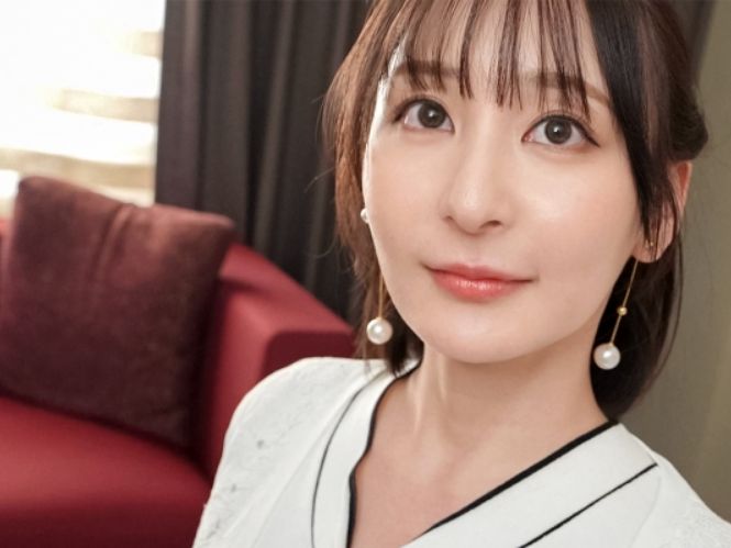 【三十路人妻の裏の顔】『夫には内緒…』真面目そうな見た目なのに、チンポが大好きな変態奥さん！三十路の色気とエロさが爆発♡夫への愛とチンポへの欲求の狭間で悶える人妻の淫らな本性…見た目とのギャップがたまらない！