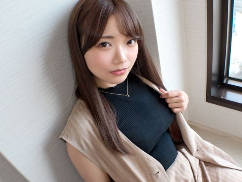 【ナンパ成功！】仕事帰りの美人事務員をゲット！ムレムレの秘部が大胆露出で大興奮！手マンでびちゃびちゃに濡れちゃう敏感おまんこに激突♡