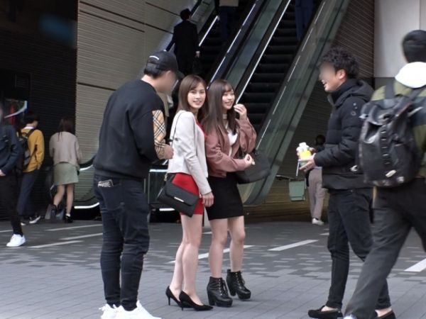 【街角ナンパ】スレンダーOLをゲット！無毛マ○コに生挿入！激ピストンで無責任に種付けしちゃうホテル連れ込みSEX！
