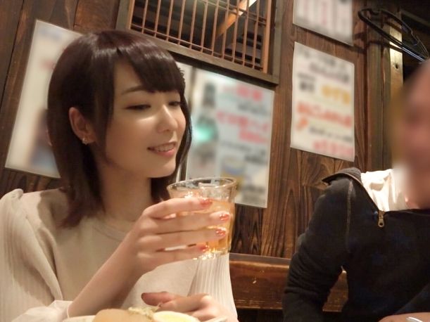 【ガチナンパ】新宿で見つけたスレンダー美人OLをホテルに連れ込み！乳首を舐め回され、マ●コびしょ濡れで感じまくるドエロ娘に豹変！仕事帰りのストレスをチ●ポで解消する姿がエロすぎる！！